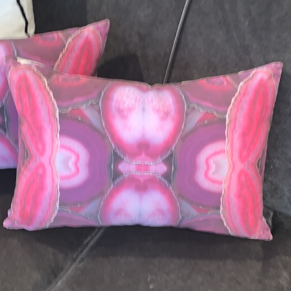 Times Two Design By Lauren Renfrow 2 Agate Pillows. - Picture 4 of 9